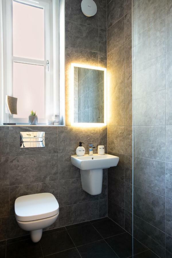 Holyrood Park City Centre Apartment Edinburgh Exterior photo
