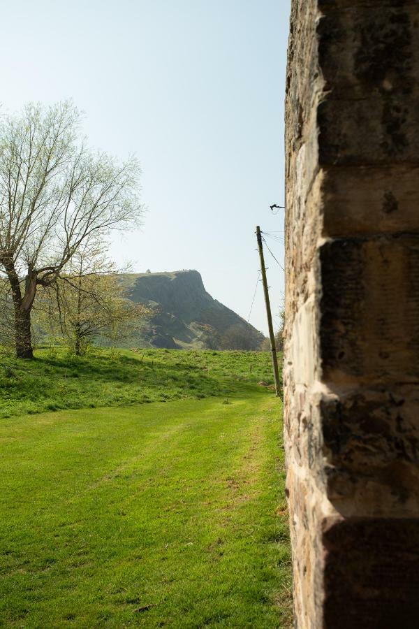 Holyrood Park City Centre Apartment Edinburgh Exterior photo