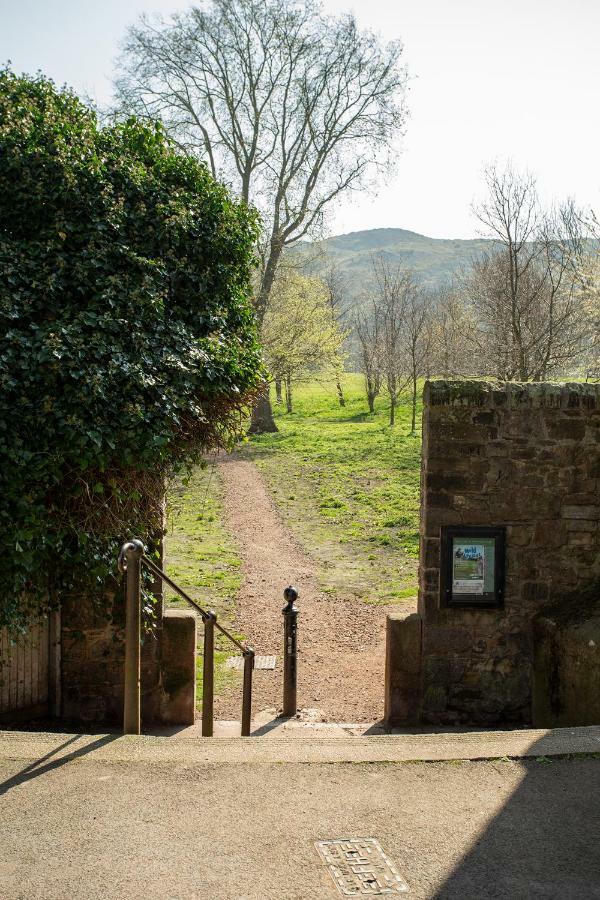 Holyrood Park City Centre Apartment Edinburgh Exterior photo
